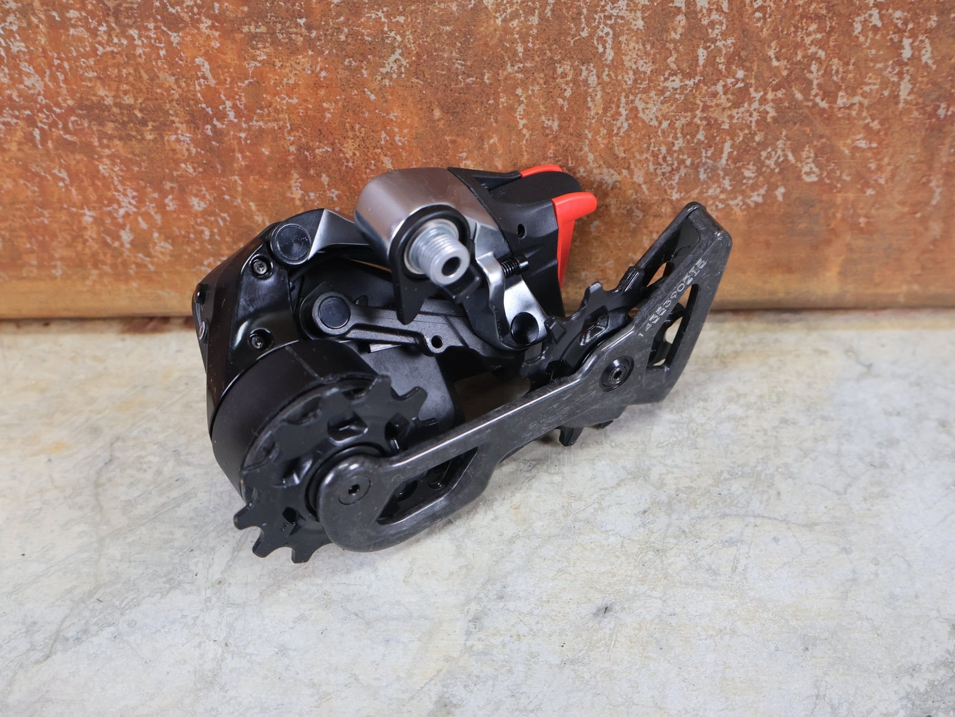 Schaltungsteile von Sram, SRAM RED ETAP AXS D1 SCHALTWERK 12 - FACH – KURZ – 33T / ROAD vor USEDBIKES - OB.DE Hintergrund