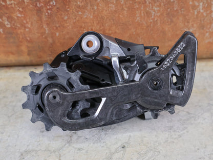 Schaltungsteile von Sram, SRAM RED ETAP AXS D1 SCHALTWERK 12 - FACH – KURZ – 33T / ROAD vor USEDBIKES - OB.DE Hintergrund