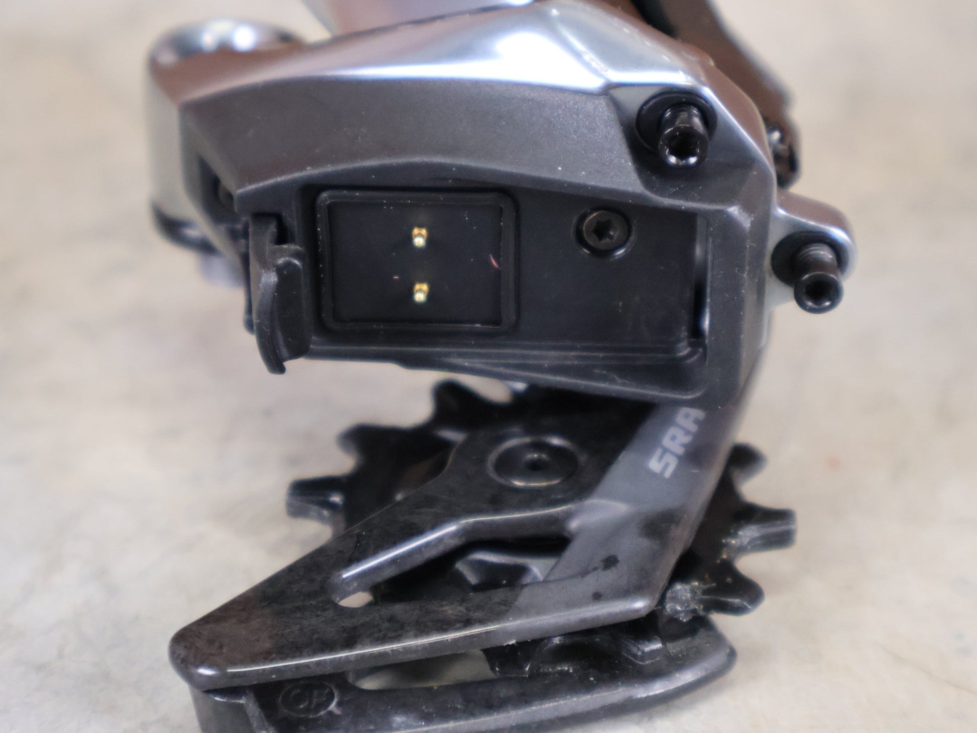 Schaltungsteile von Sram, SRAM RED ETAP AXS D1 SCHALTWERK 12 - FACH – KURZ – 33T / ROAD vor USEDBIKES - OB.DE Hintergrund