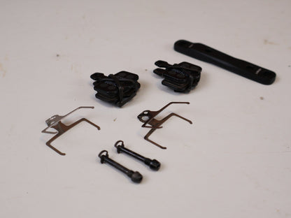 Brems-/ Schalthebel von Sram, SRAM RED ETAP AXS D1 SET SCHALTHEBEL BREMSE FLATMOUNT 2X12 vor USEDBIKES-OB.DE Hintergrund