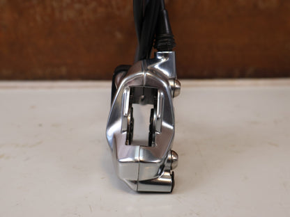 Brems-/ Schalthebel von Sram, SRAM RED ETAP AXS D1 SET SCHALTHEBEL BREMSE FLATMOUNT 2X12 vor USEDBIKES-OB.DE Hintergrund