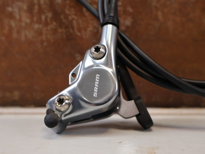 Brems-/ Schalthebel von Sram, SRAM RED ETAP AXS D1 SET SCHALTHEBEL BREMSE FLATMOUNT 2X12 vor USEDBIKES-OB.DE Hintergrund