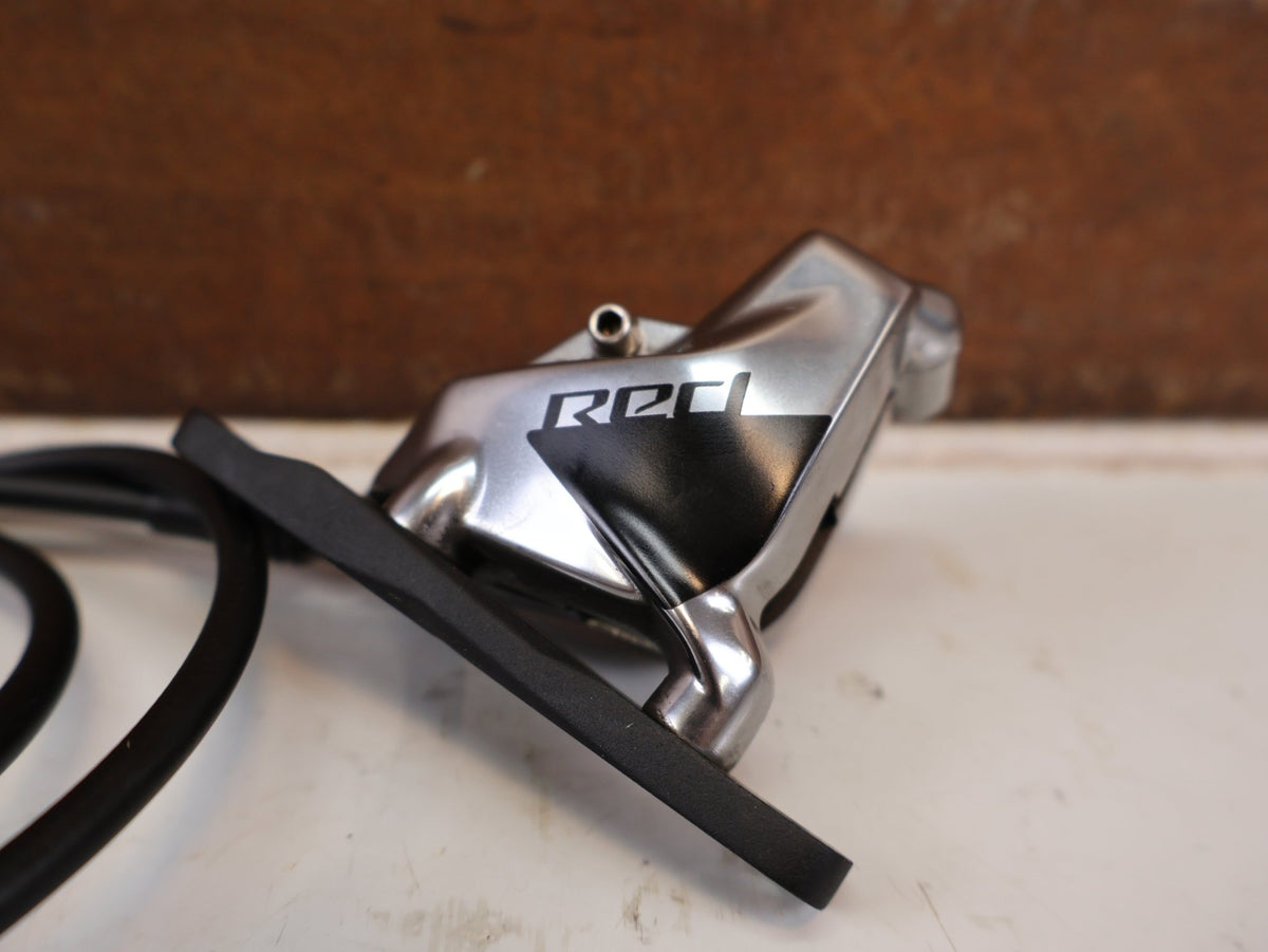 Brems-/ Schalthebel von Sram, SRAM RED ETAP AXS D1 TEAM EDITION SCHALT BREMSHEBEL SET FLATMOUNT vor USEDBIKES-OB.DE Hintergrund