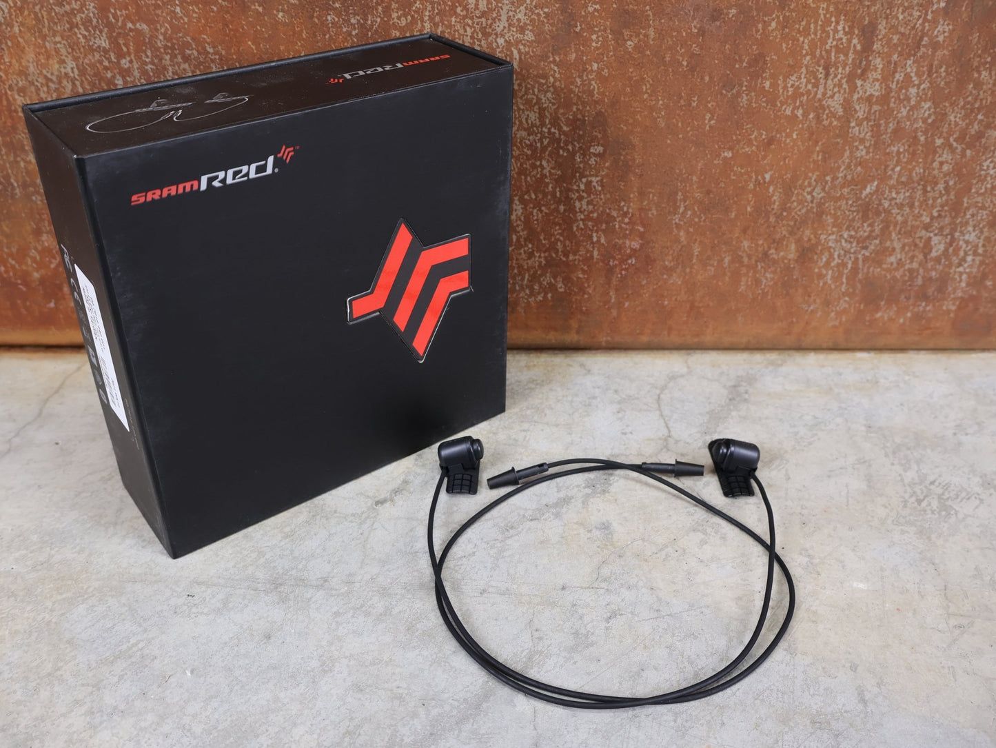 Zubehör von Sram, SRAM RED eTap AXS MULTICLICS – ZUSATZ - SCHALTKNÖPFE / 450MM vor USEDBIKES - OB.DE Hintergrund