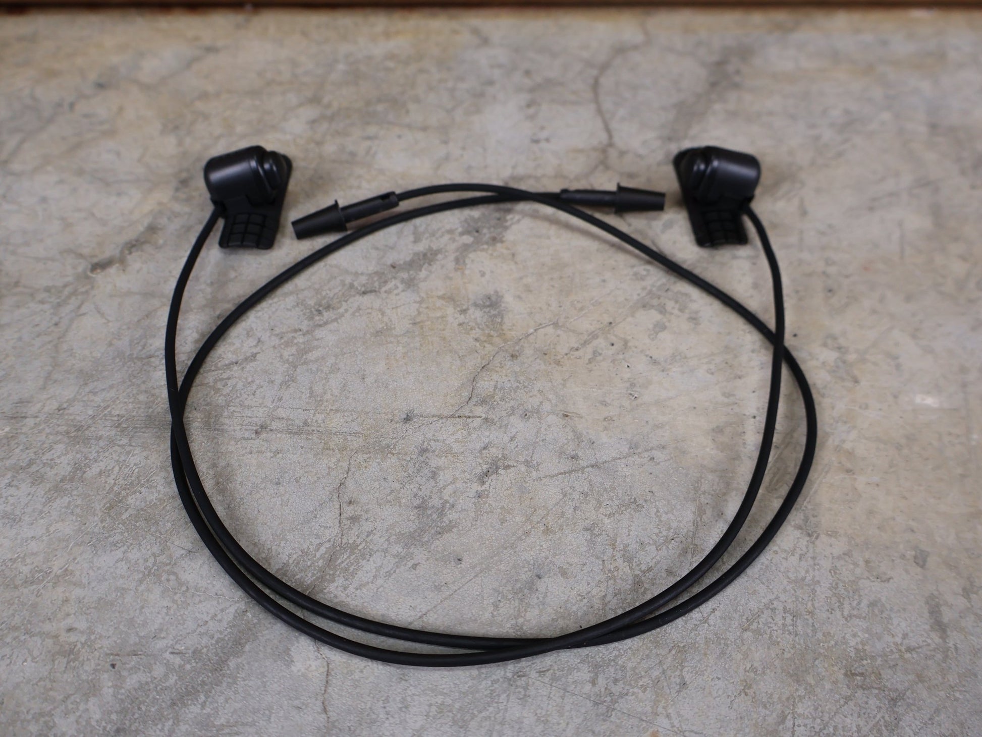 Zubehör von Sram, SRAM RED eTap AXS MULTICLICS – ZUSATZ - SCHALTKNÖPFE / 450MM vor USEDBIKES - OB.DE Hintergrund