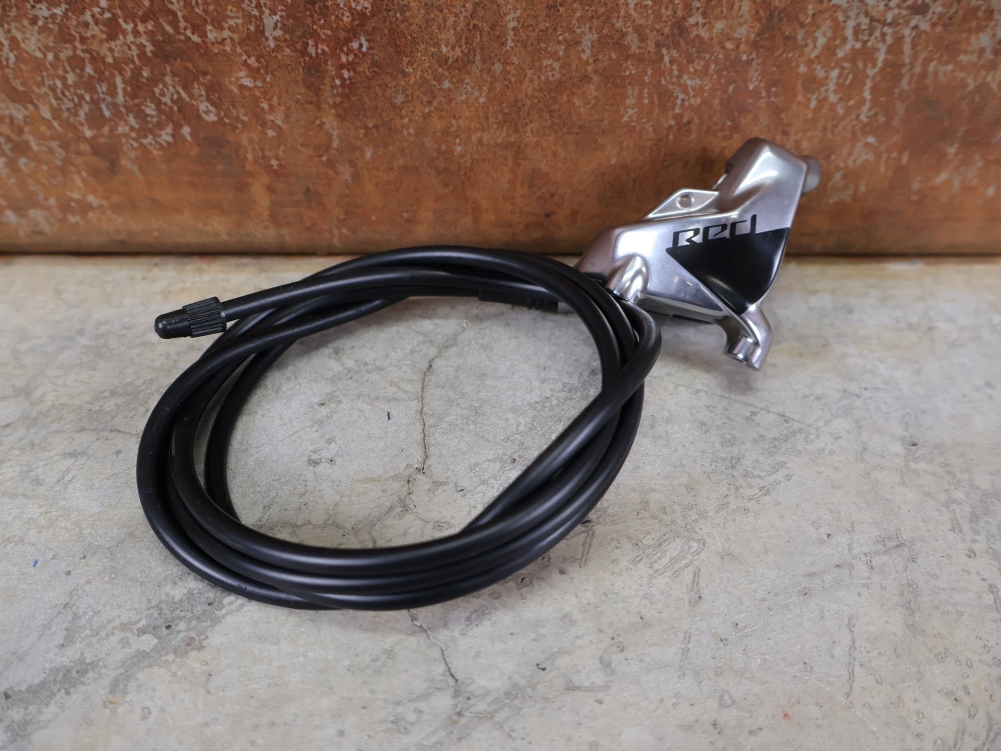 Brems - / Schalthebel von Sram, SRAM RED ETAP AXS / SCHALT - BREMSHEBEL - SET / 12 - FACH / CARBON / DISC vor USEDBIKES - OB.DE Hintergrund