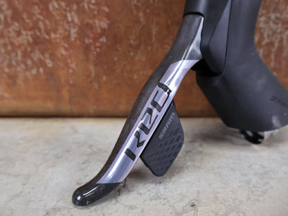 Brems - / Schalthebel von Sram, SRAM RED ETAP AXS / SCHALT - BREMSHEBEL - SET / 12 - FACH / CARBON / DISC vor USEDBIKES - OB.DE Hintergrund