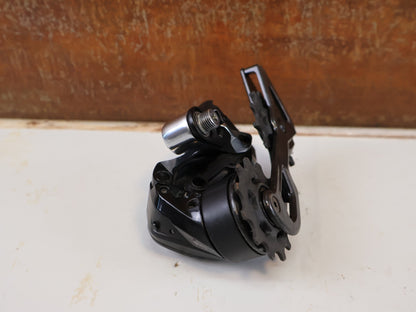 Schaltungsteile von Sram, SRAM RED ETAP AXS SCHALTWERK 12 FACH 33T CARBON KERAMIK LAGER vor USEDBIKES-OB.DE Hintergrund