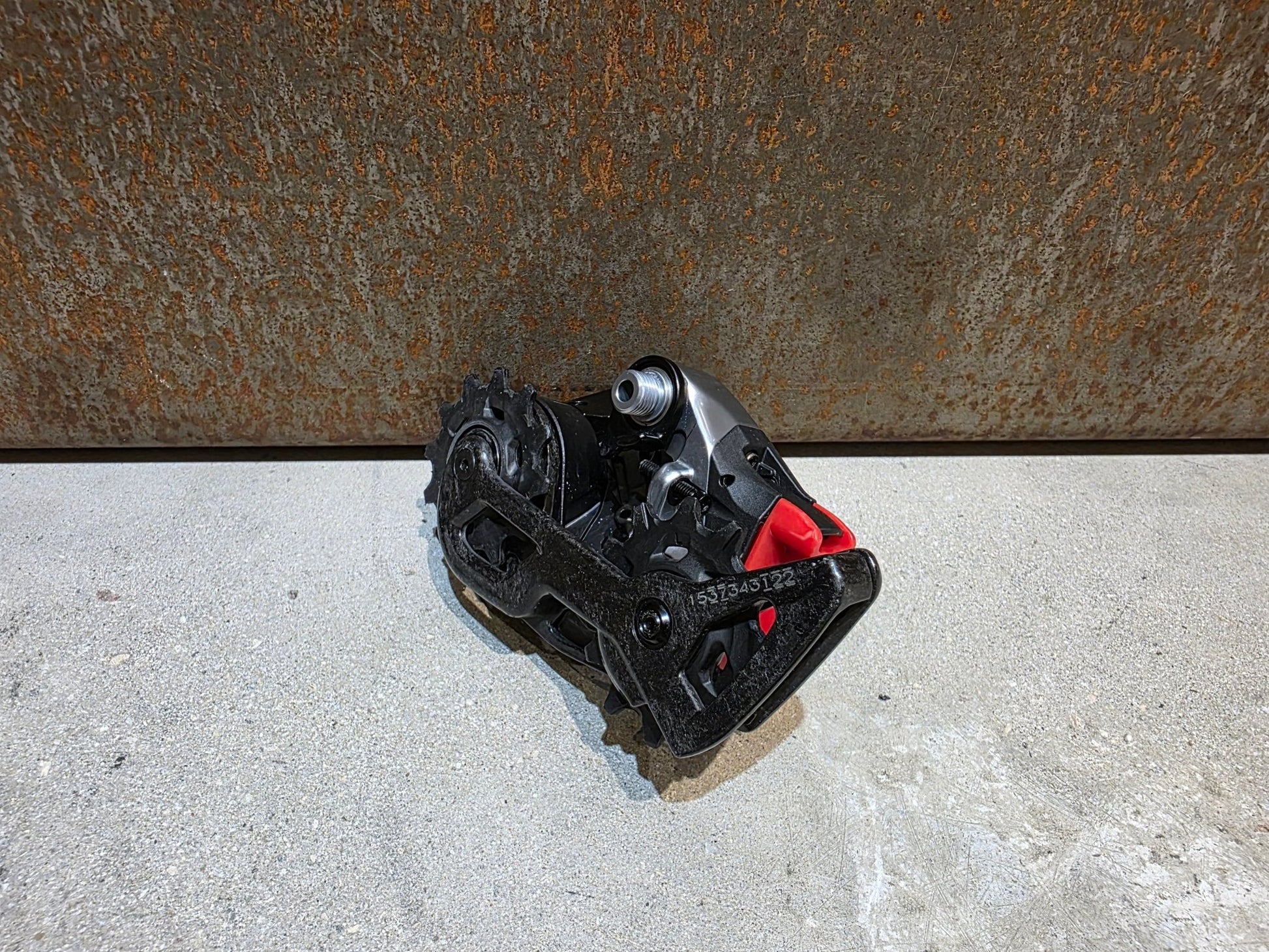 Schaltungsteile von Sram, SRAM RED ETAP AXS SCHALTWERK 12 FACH D1 / 33T vor USEDBIKES - OB.DE Hintergrund