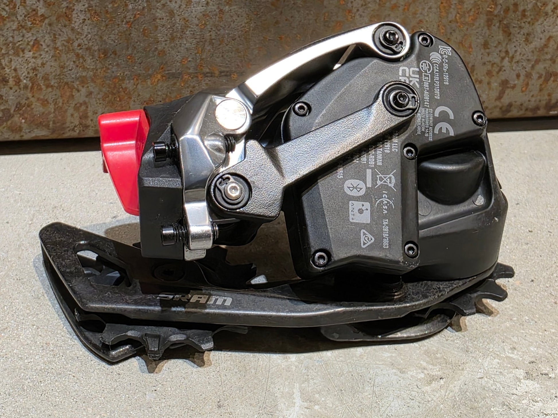 Schaltungsteile von Sram, SRAM RED ETAP AXS SCHALTWERK 12 FACH D1 / 33T vor USEDBIKES - OB.DE Hintergrund