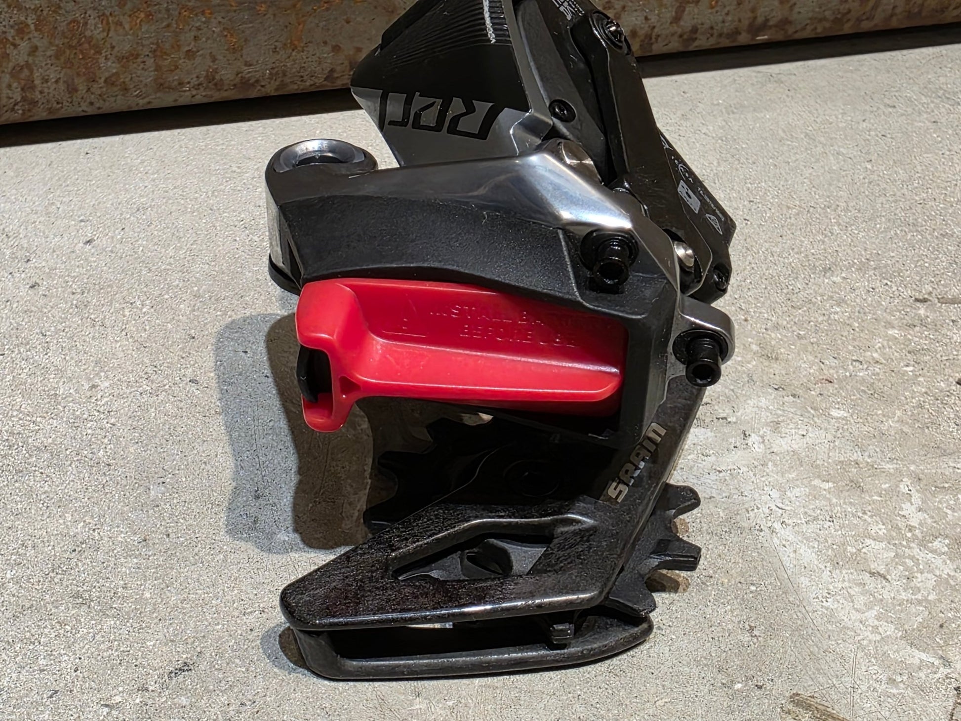 Schaltungsteile von Sram, SRAM RED ETAP AXS SCHALTWERK 12 FACH D1 / 33T vor USEDBIKES - OB.DE Hintergrund