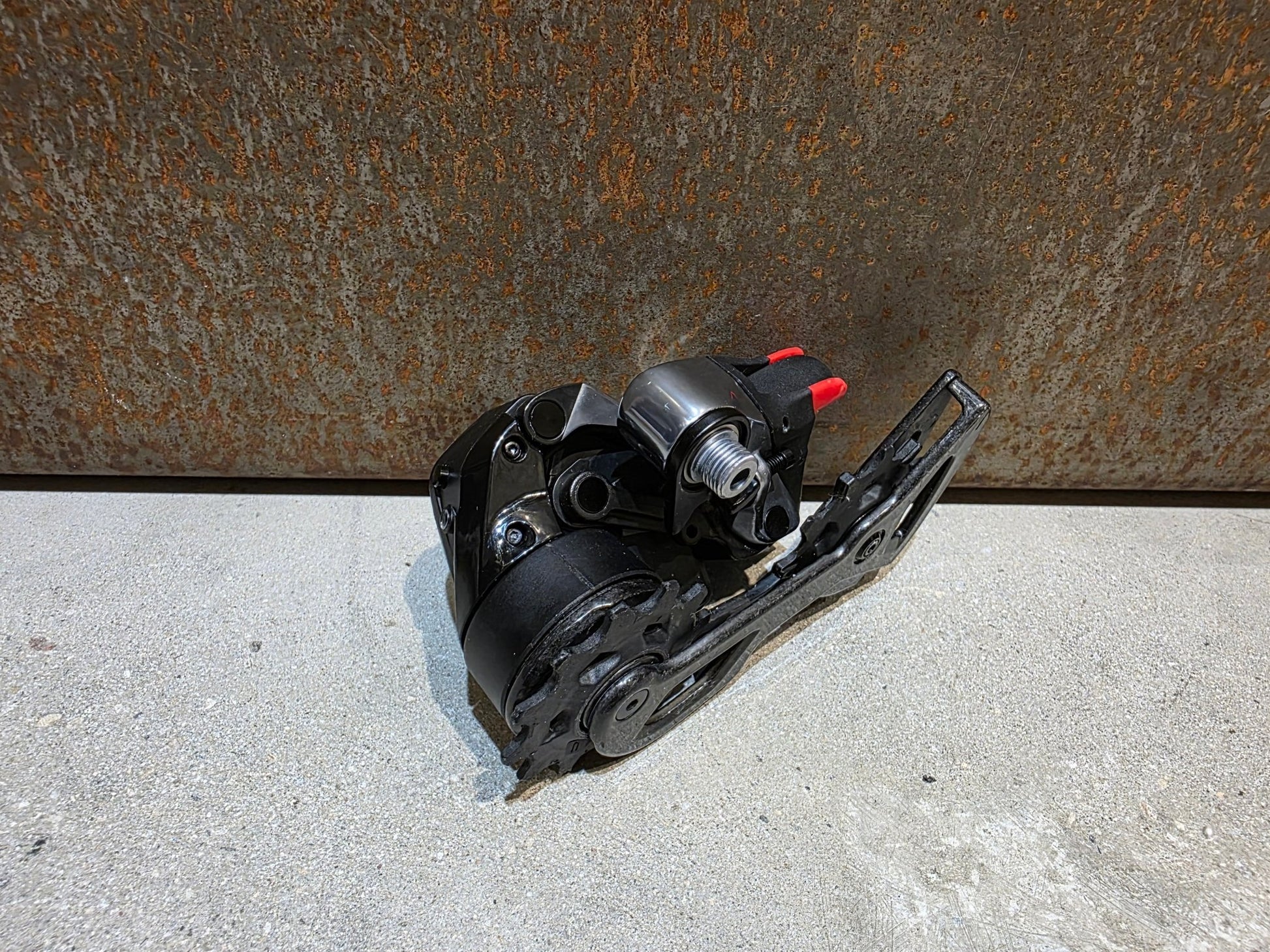 Schaltungsteile von Sram, SRAM RED ETAP AXS SCHALTWERK 12 FACH D1 / 33T vor USEDBIKES - OB.DE Hintergrund