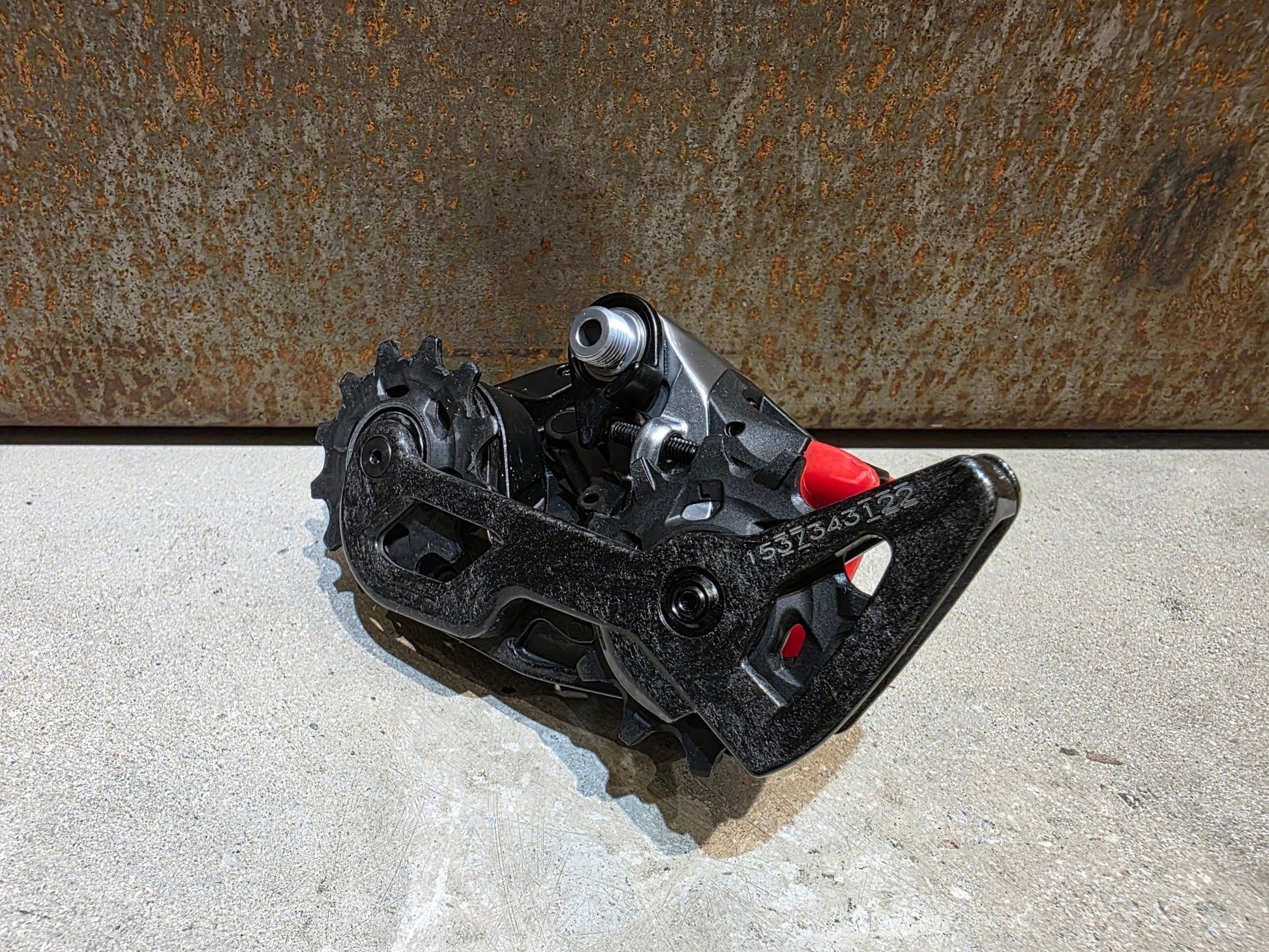 Schaltungsteile von Sram, SRAM RED ETAP AXS SCHALTWERK 12 FACH D1 / 33T vor USEDBIKES - OB.DE Hintergrund
