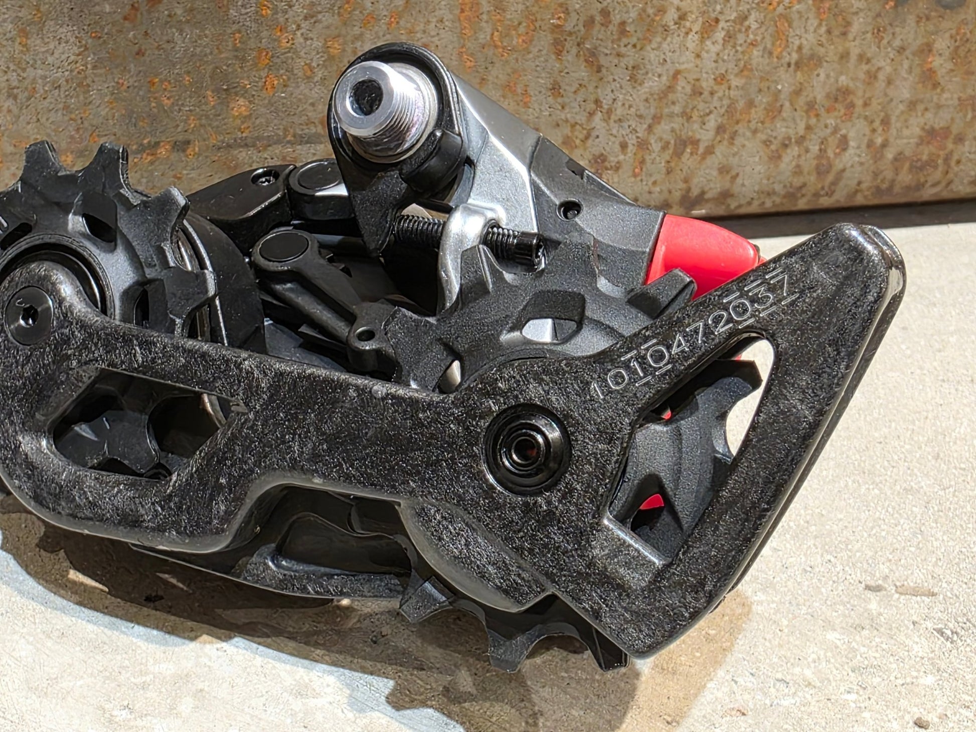 Schaltungsteile von Sram, SRAM RED ETAP AXS SCHALTWERK 12 FACH D1 / 33T vor USEDBIKES - OB.DE Hintergrund