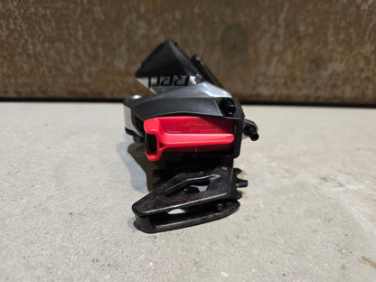 Schaltungsteile von Sram, SRAM RED ETAP AXS SCHALTWERK 12 FACH D1 / 33T in variant_title vor USEDBIKES - OB.DE Hintergrund