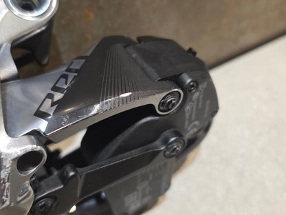 Schaltungsteile von Sram, SRAM RED ETAP AXS SCHALTWERK 12 FACH D1 / 33T vor USEDBIKES - OB.DE Hintergrund