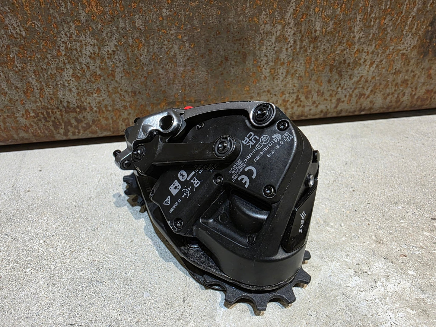 Schaltungsteile von Sram, SRAM RED ETAP AXS SCHALTWERK 12 FACH D1 / 33T vor USEDBIKES - OB.DE Hintergrund