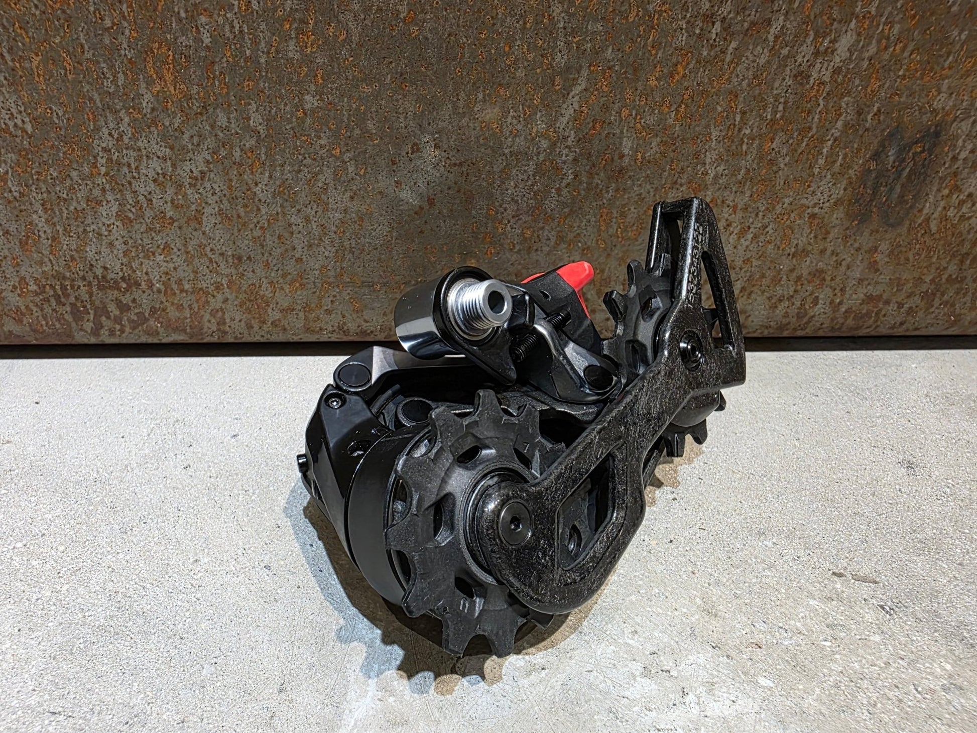 Schaltungsteile von Sram, SRAM RED ETAP AXS SCHALTWERK 12 FACH D1 / 33T vor USEDBIKES - OB.DE Hintergrund