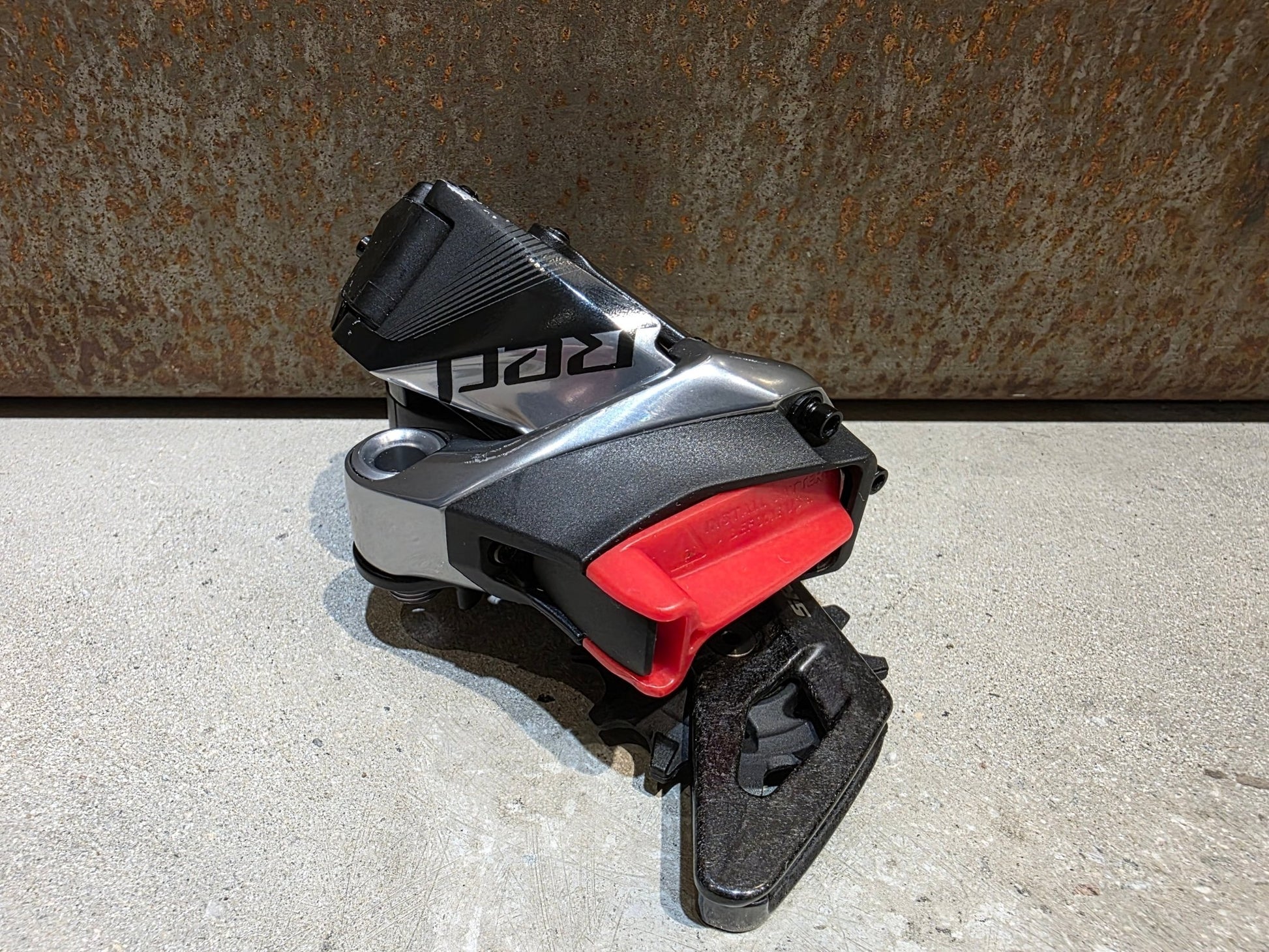 Schaltungsteile von Sram, SRAM RED ETAP AXS SCHALTWERK 12 FACH D1 / 33T vor USEDBIKES - OB.DE Hintergrund