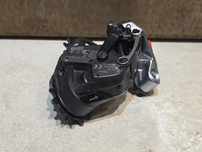 Schaltungsteile von Sram, SRAM RED ETAP AXS SCHALTWERK 12 FACH D1 / 33T vor USEDBIKES - OB.DE Hintergrund