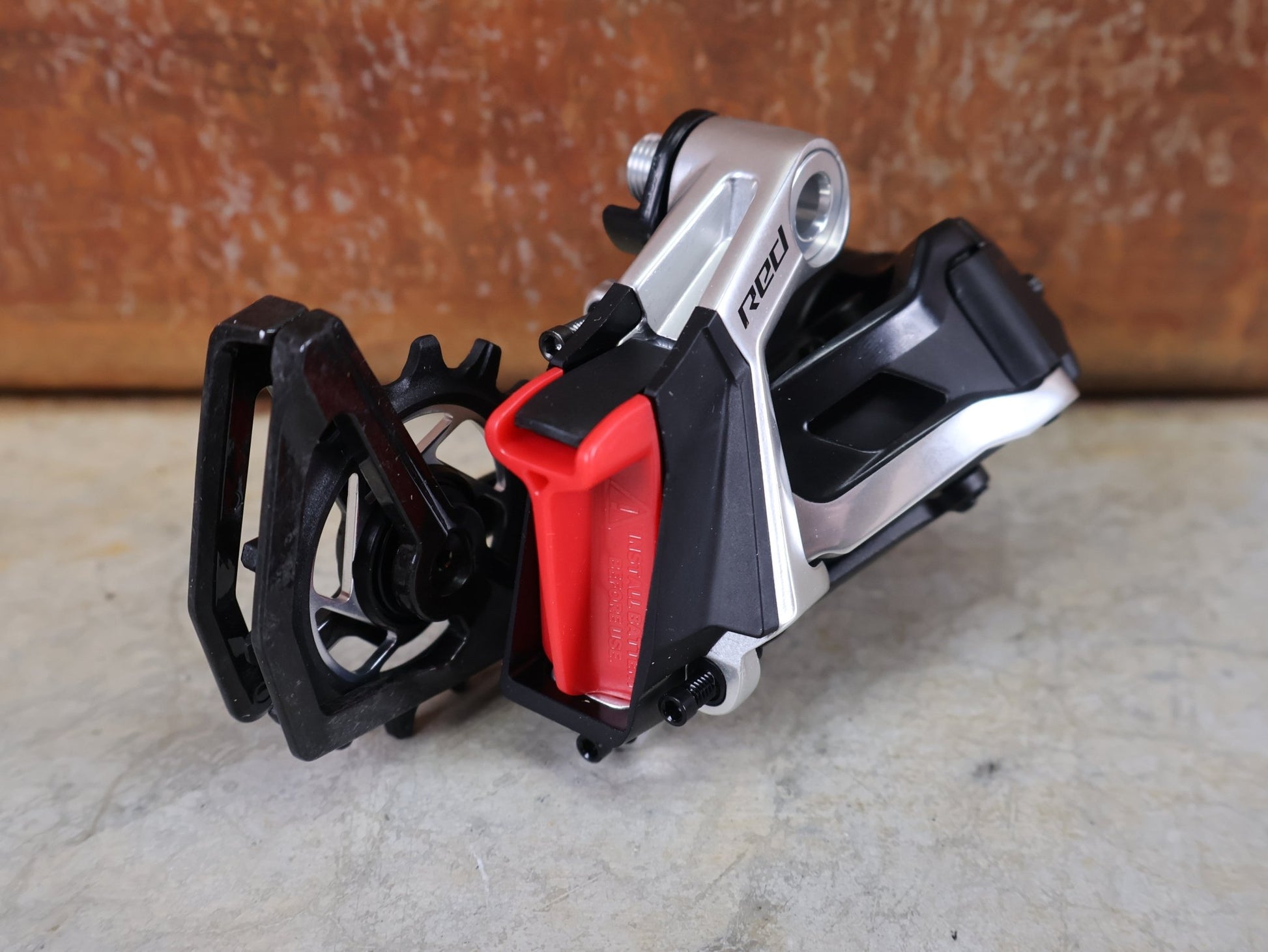 Schaltungsteile von Sram, SRAM RED ETAP AXS SCHALTWERK E1 / 12 - FACH – MAX. 36T – WIRELESS vor USEDBIKES - OB.DE Hintergrund