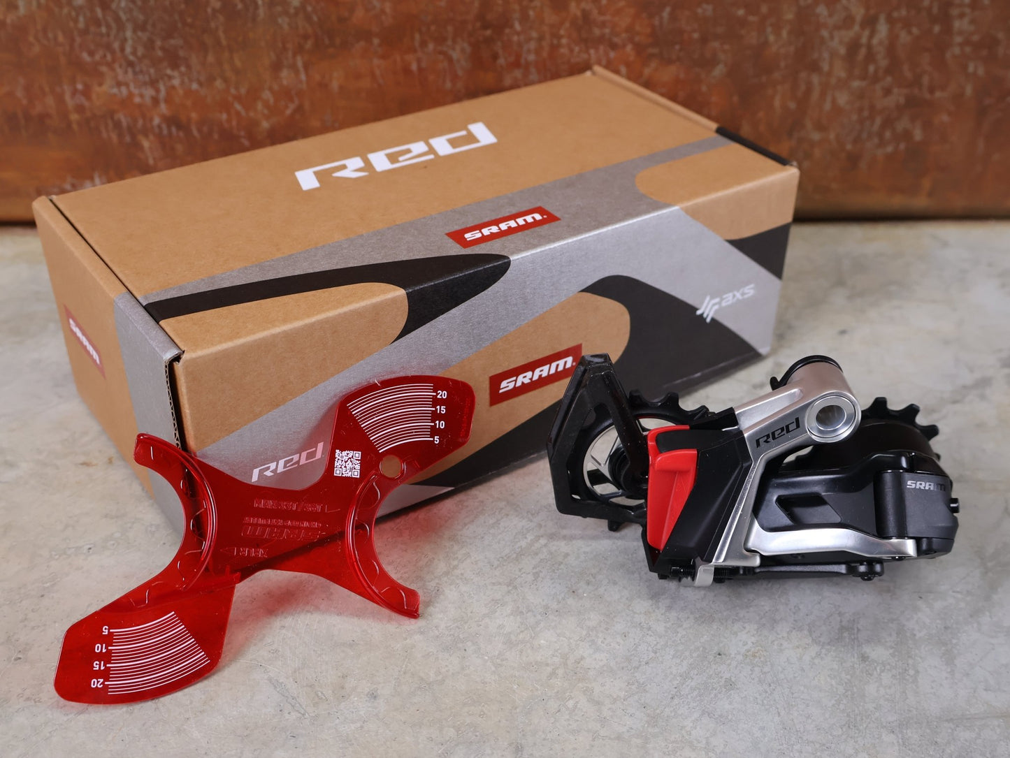 Schaltungsteile von Sram, SRAM RED ETAP AXS SCHALTWERK E1 / 12 - FACH – MAX. 36T – WIRELESS vor USEDBIKES - OB.DE Hintergrund