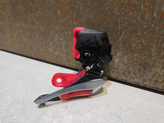 Schaltungsteile von Sram, SRAM RED ETAP AXS UMWERFER 12 FACH in variant_title vor USEDBIKES - OB.DE Hintergrund