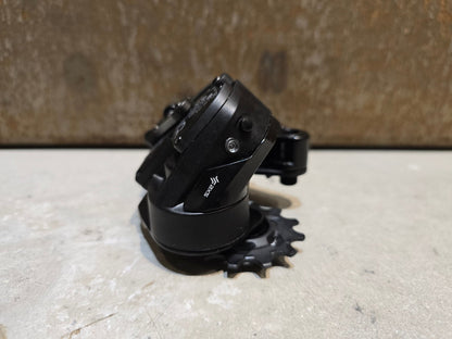 Schaltungsteile von Sram, SRAM RED ETAP AXS XPLR SCHALTWERK 12 FACH vor USEDBIKES - OB.DE Hintergrund