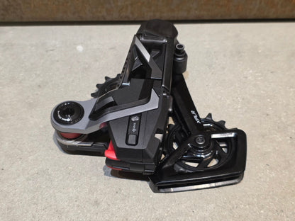 Schaltungsteile von Sram, SRAM RED ETAP AXS XPLR SCHALTWERK E1 13 FACH vor USEDBIKES - OB.DE Hintergrund