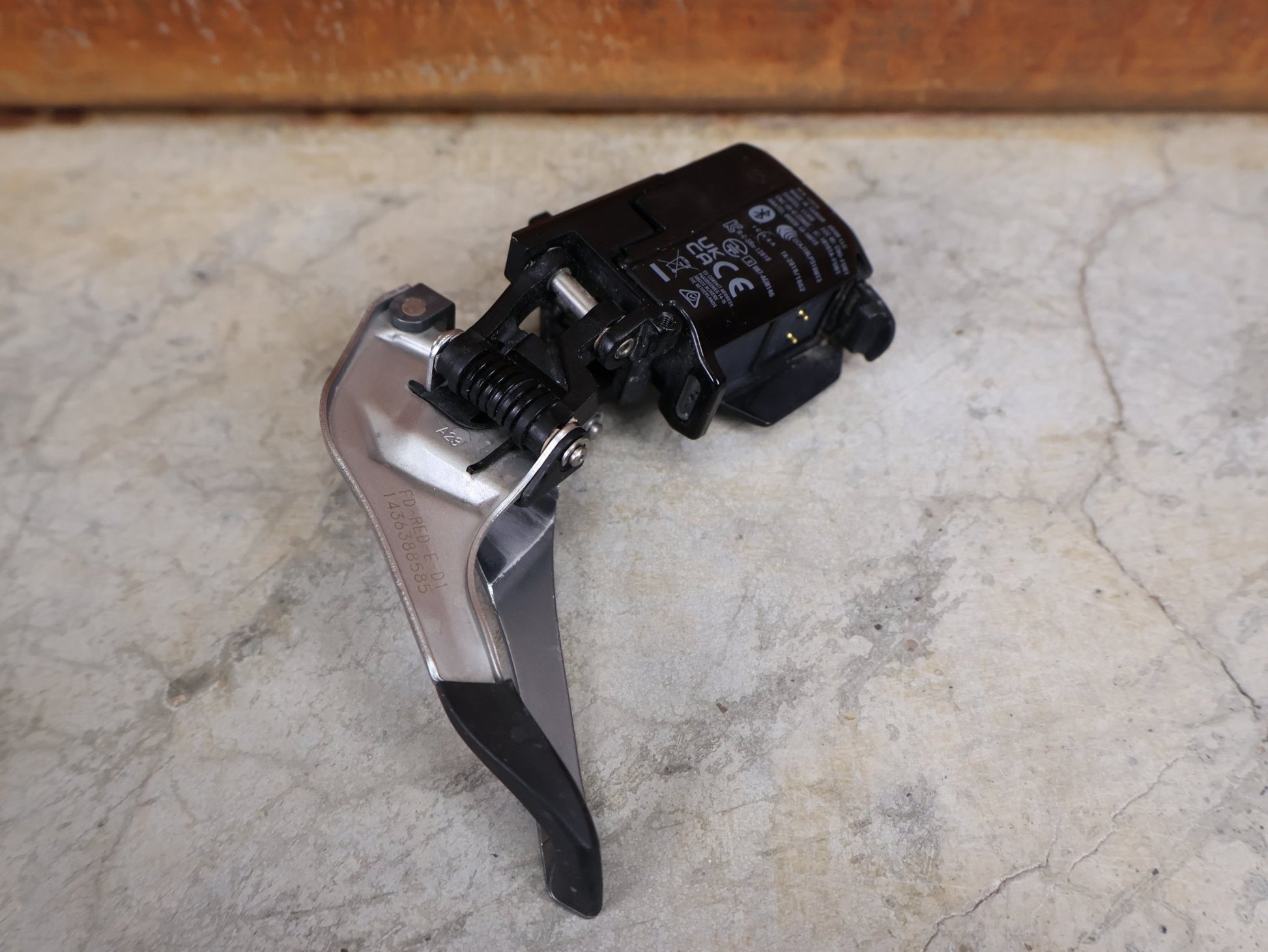 Schaltungsteile von Sram, SRAM RED ETAP D1 AXS UMWERFER 12 FACH ANLÖT vor USEDBIKES - OB.DE Hintergrund