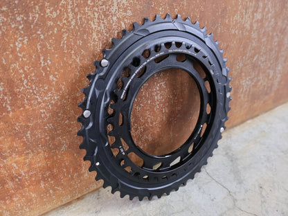 Kettenblatt von Sram, SRAM RED / FORCE AXS KETTENBLATT - KIT 48 - 35 ZÄHNE – THREAD MOUNT / X - RANGE vor USEDBIKES - OB.DE Hintergrund