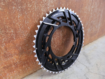 Kettenblatt von Sram, SRAM RED / FORCE AXS KETTENBLATT - KIT 48 - 35 ZÄHNE – THREAD MOUNT / X - RANGE vor USEDBIKES - OB.DE Hintergrund