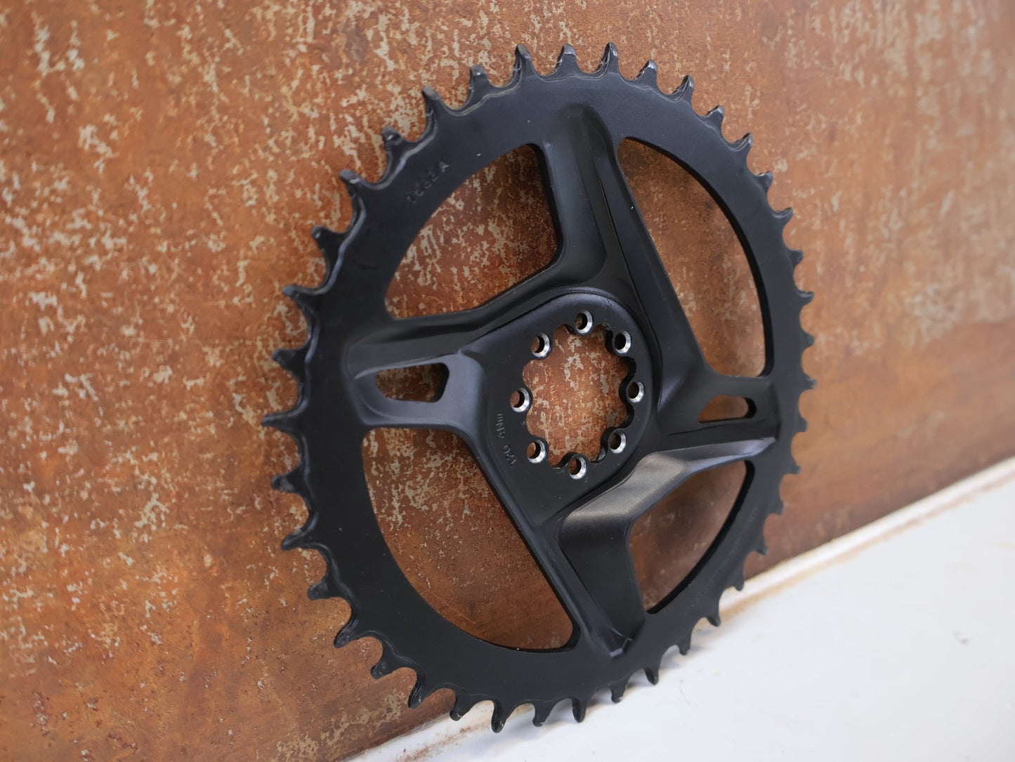 Kettenblatt von Sram, SRAM RED FORCE X-SYNC ROAD DIRECT MOUNT KETTENBLATT 40Z / 1-SPEED vor USEDBIKES-OB.DE Hintergrund