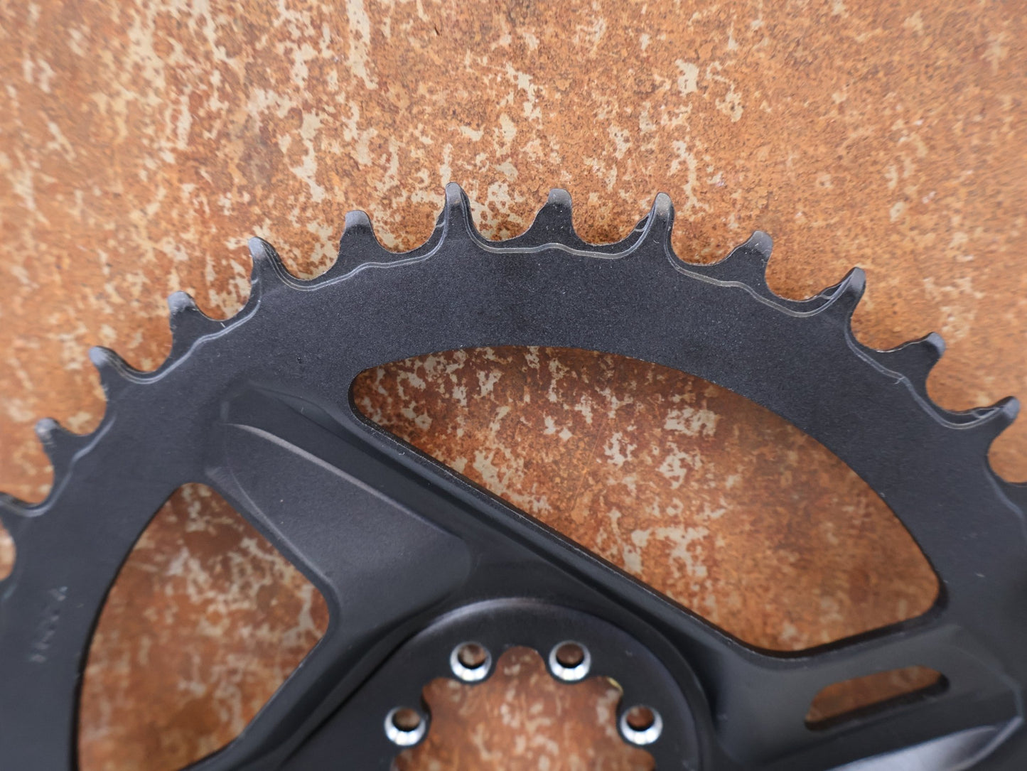 Kettenblatt von Sram, SRAM RED FORCE X-SYNC ROAD DIRECT MOUNT KETTENBLATT 40Z / 1-SPEED vor USEDBIKES-OB.DE Hintergrund