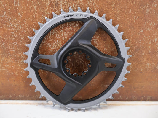 Kettenblatt von Sram, SRAM RED FORCE X-SYNC ROAD DIRECT MOUNT KETTENBLATT 40Z / 1-SPEED vor USEDBIKES-OB.DE Hintergrund