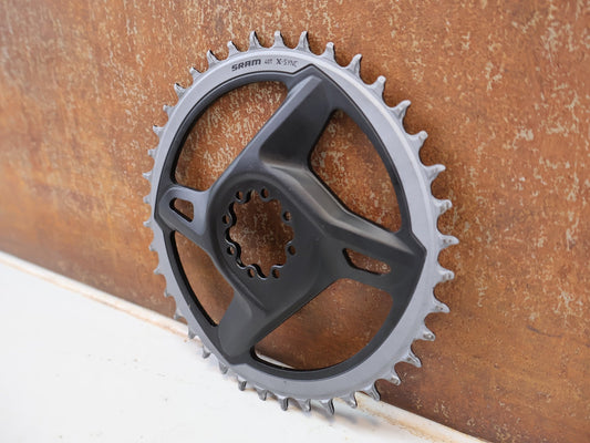 Kettenblatt von Sram, SRAM RED FORCE X-SYNC ROAD DIRECT MOUNT KETTENBLATT 40Z / 1-SPEED vor USEDBIKES-OB.DE Hintergrund