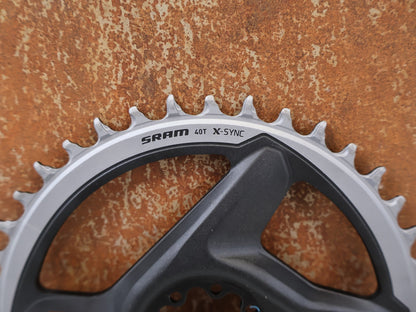 Kettenblatt von Sram, SRAM RED FORCE X-SYNC ROAD DIRECT MOUNT KETTENBLATT 40Z / 1-SPEED vor USEDBIKES-OB.DE Hintergrund