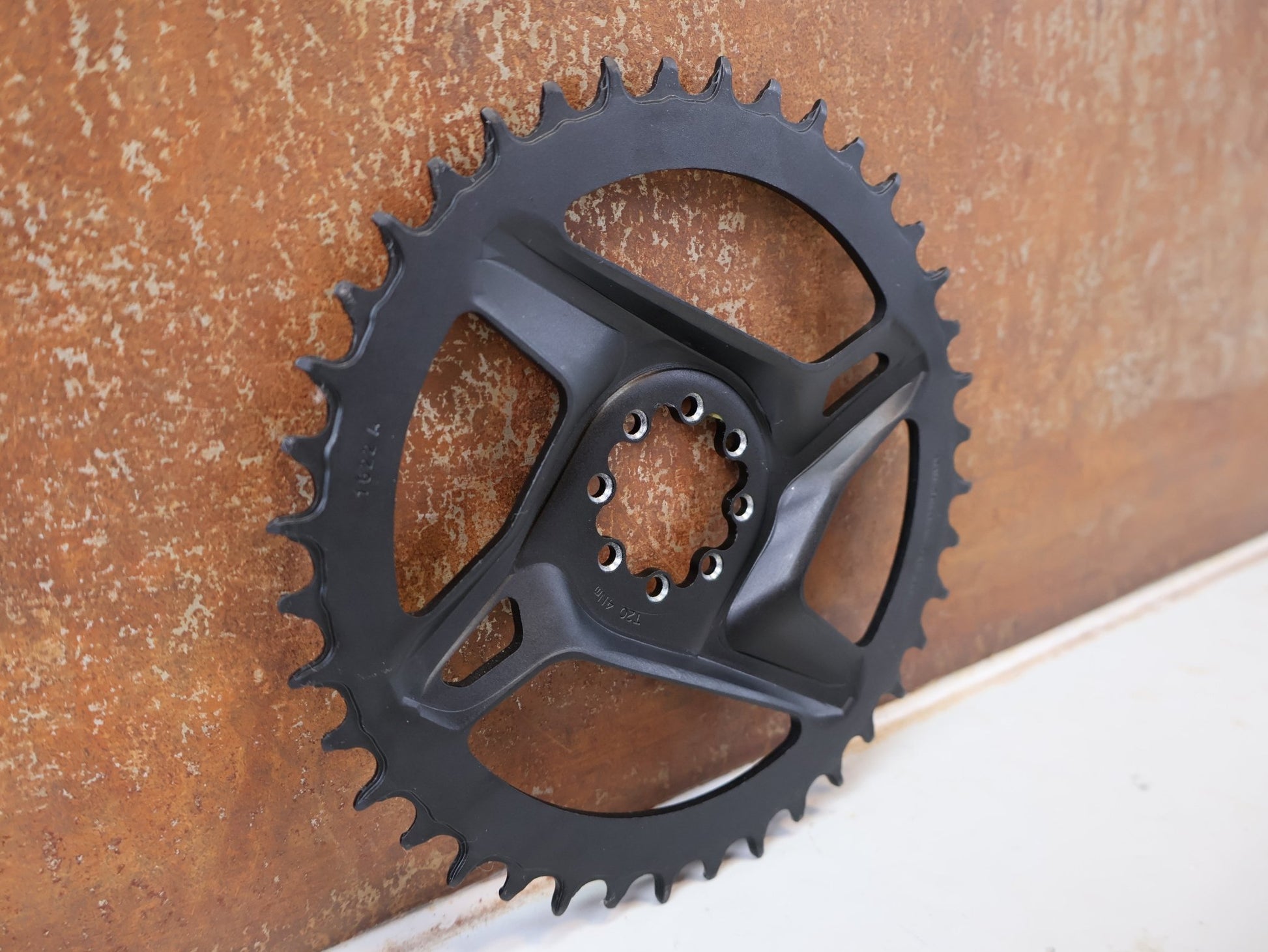 Kettenblatt von Sram, SRAM RED FORCE X-SYNC ROAD DIRECT MOUNT KETTENBLATT 40Z / 1-SPEED vor USEDBIKES-OB.DE Hintergrund