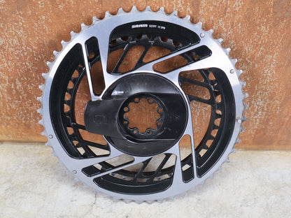 Kettenblatt von Sram, SRAM RED QUARQ AXS POWERMETER KIT 8 - BOLT SPIDER 2X12 52/39 ZÄHNE / BASTLERWARE vor USEDBIKES - OB.DE Hintergrund