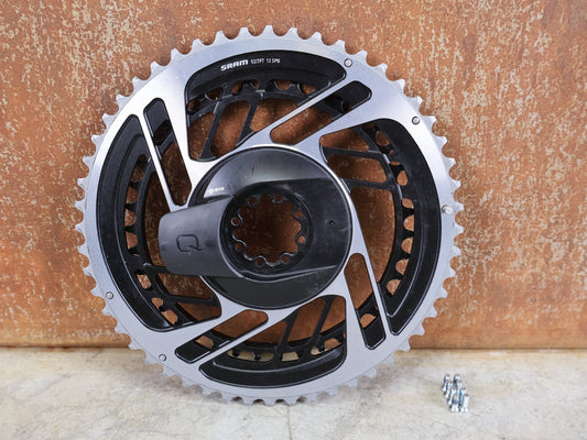 Kettenblatt von Sram, SRAM RED QUARQ AXS POWERMETER KIT 8 - BOLT SPIDER 2X12 52/39 ZÄHNE vor USEDBIKES - OB.DE Hintergrund
