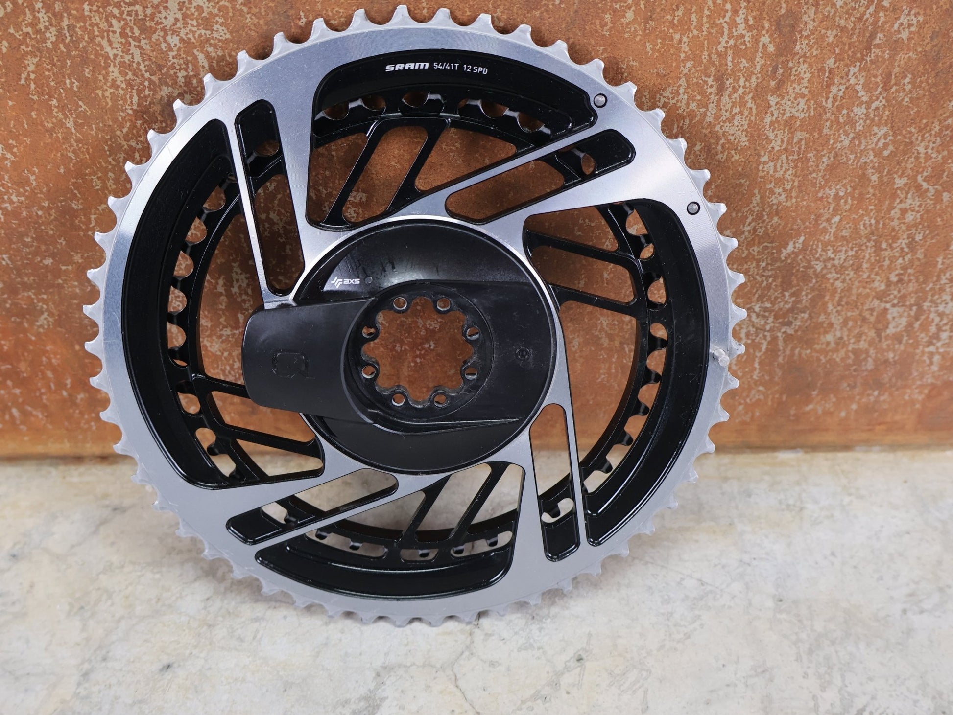 Kettenblatt von Sram, SRAM RED QUARQ AXS POWERMETER KIT 8 - BOLT SPIDER 2X12 54/41 ZÄHNE / BASTLERWARE vor USEDBIKES - OB.DE Hintergrund