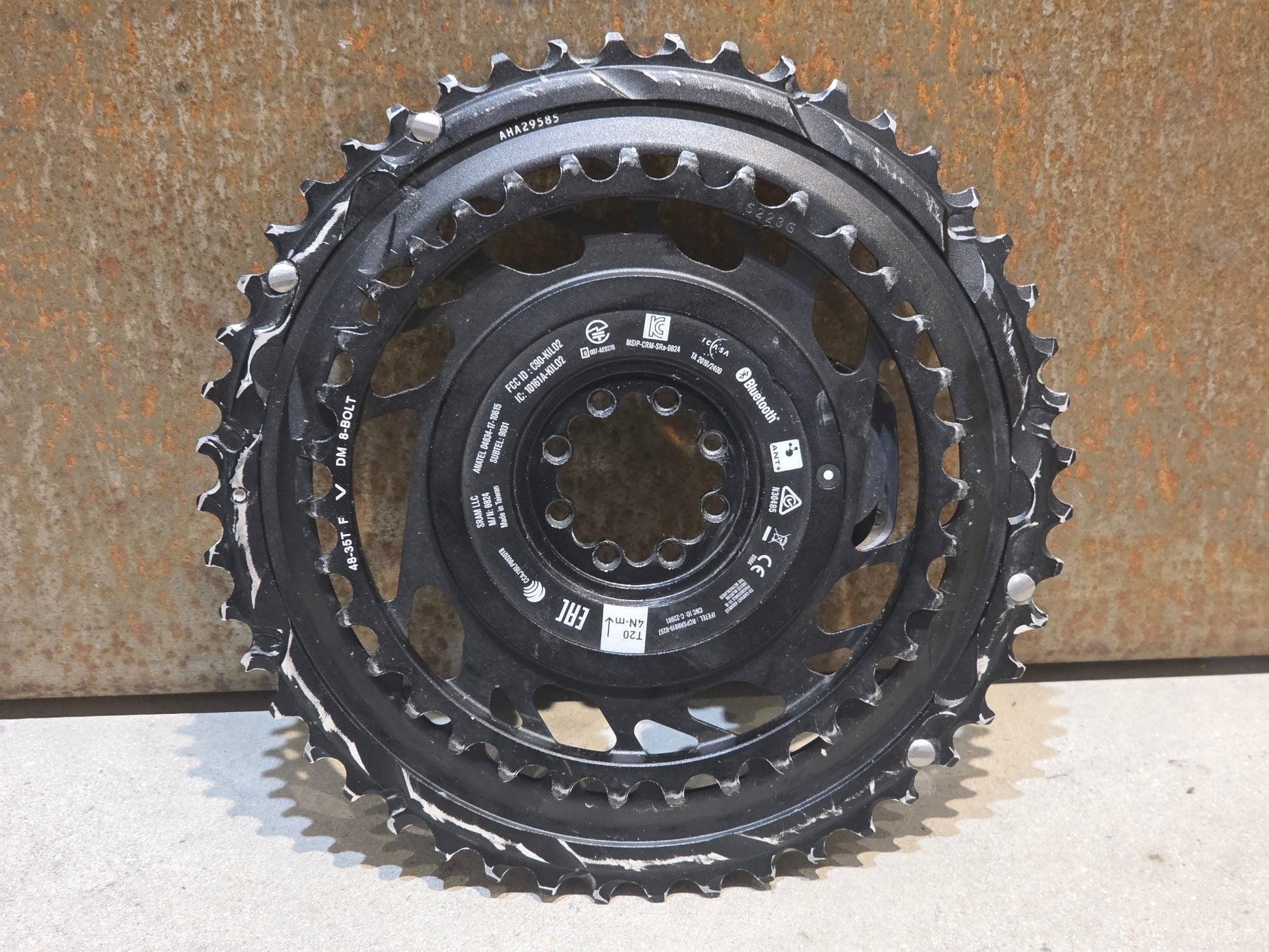 Kettenblatt von Sram, SRAM RED QUARQ AXS POWERMETER KIT E1 8 - BOLT SPIDER 2X12 48/35 ZÄHNE vor USEDBIKES - OB.DE Hintergrund