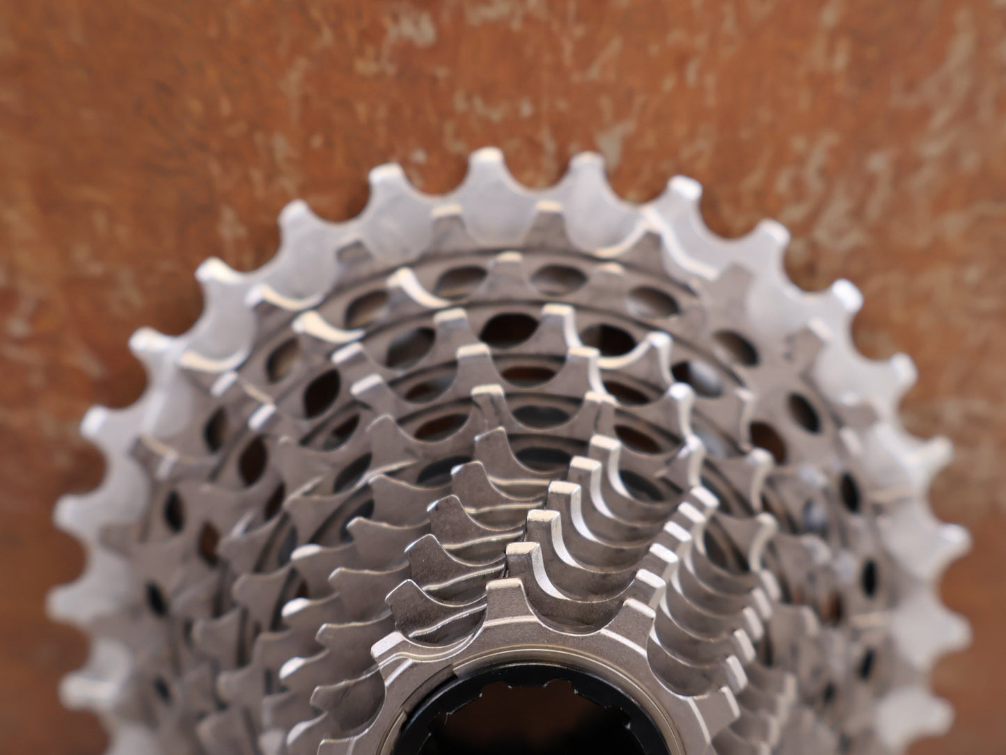 Kassette & Zahnkränze von Sram, SRAM RED XG-1290-E1 KASSETTE 12-FACH 10-30T XDR vor USEDBIKES-OB.DE Hintergrund
