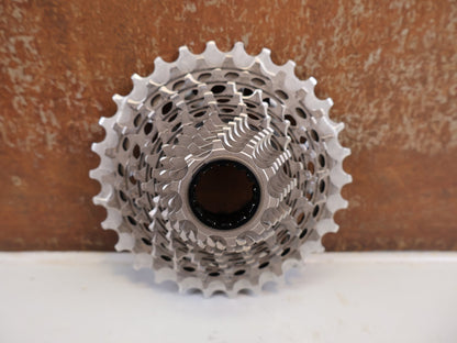 Kassette & Zahnkränze von Sram, SRAM RED XG-1290-E1 KASSETTE 12-FACH 10-30T XDR vor USEDBIKES-OB.DE Hintergrund