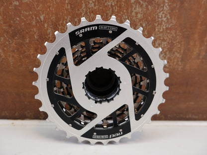 Kassette & Zahnkränze von Sram, SRAM RED XG-1290-E1 KASSETTE 12-FACH 10-30T XDR vor USEDBIKES-OB.DE Hintergrund