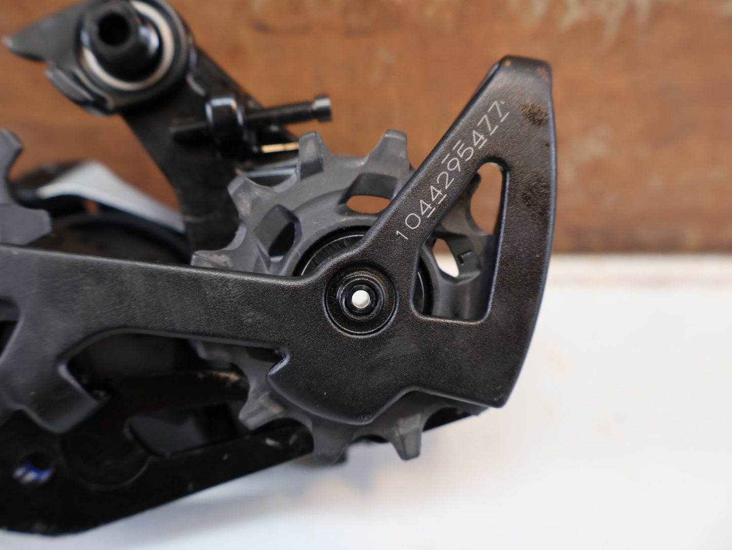 Schaltungsteile von Sram, SRAM RED XPLR ETAP AXS SCHALTWERK / 12-FACH / 10-44T / KERAMIKLAGER vor USEDBIKES-OB.DE Hintergrund