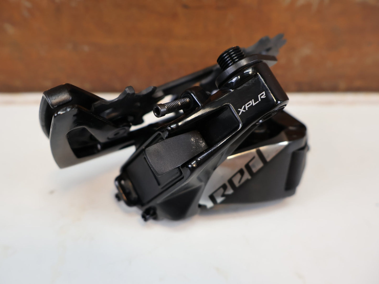 Schaltungsteile von Sram, SRAM RED XPLR ETAP AXS SCHALTWERK / 12-FACH / 10-44T / KERAMIKLAGER vor USEDBIKES-OB.DE Hintergrund