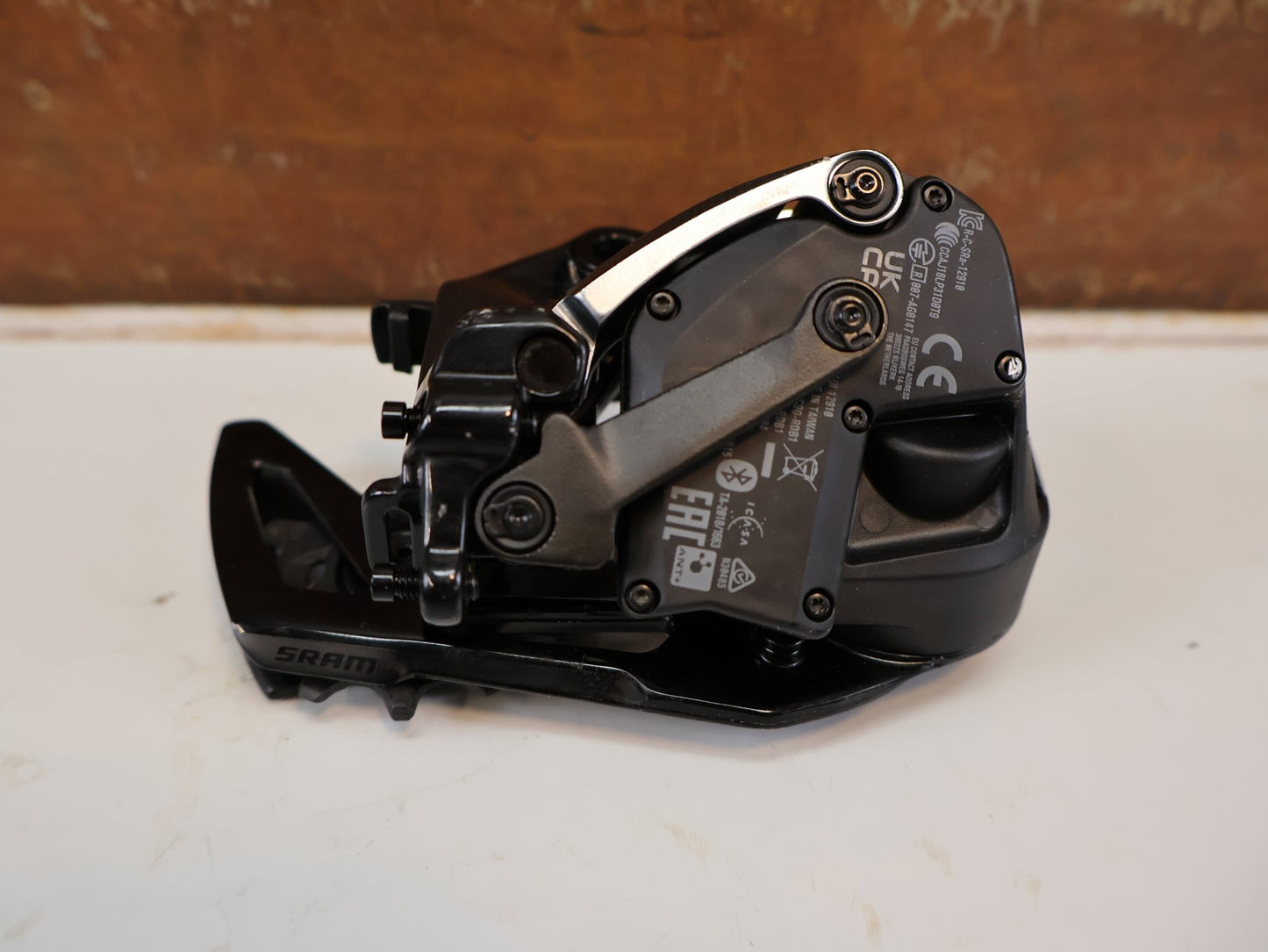 Schaltungsteile von Sram, SRAM RED XPLR ETAP AXS SCHALTWERK / 12-FACH / 10-44T / KERAMIKLAGER vor USEDBIKES-OB.DE Hintergrund