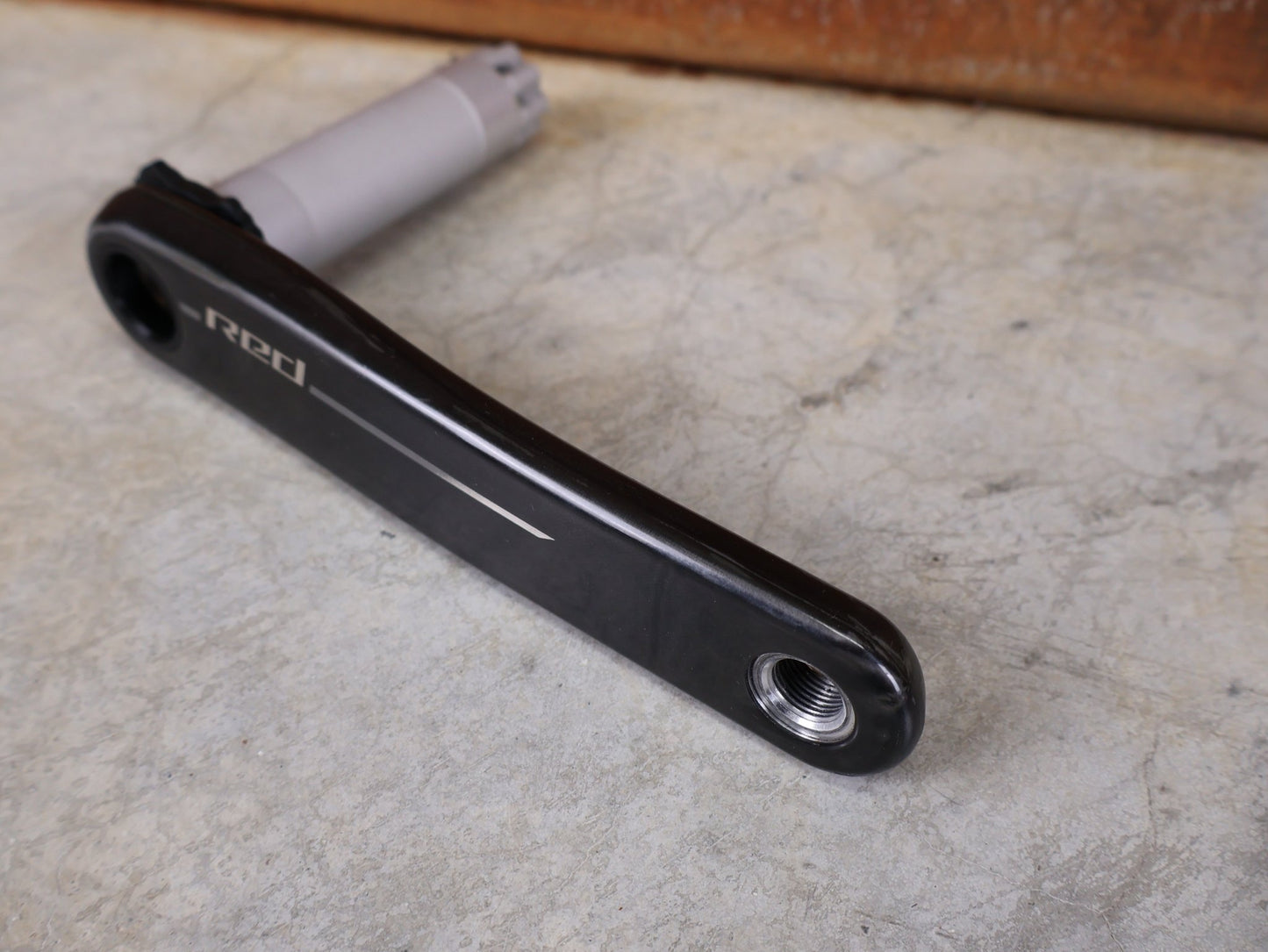 Kurbel von Sram, SRAM RED XPLR KURBEL / CARBON – DUB – WIDE – E1 – SCHWARZ – 170 MM vor USEDBIKES - OB.DE Hintergrund