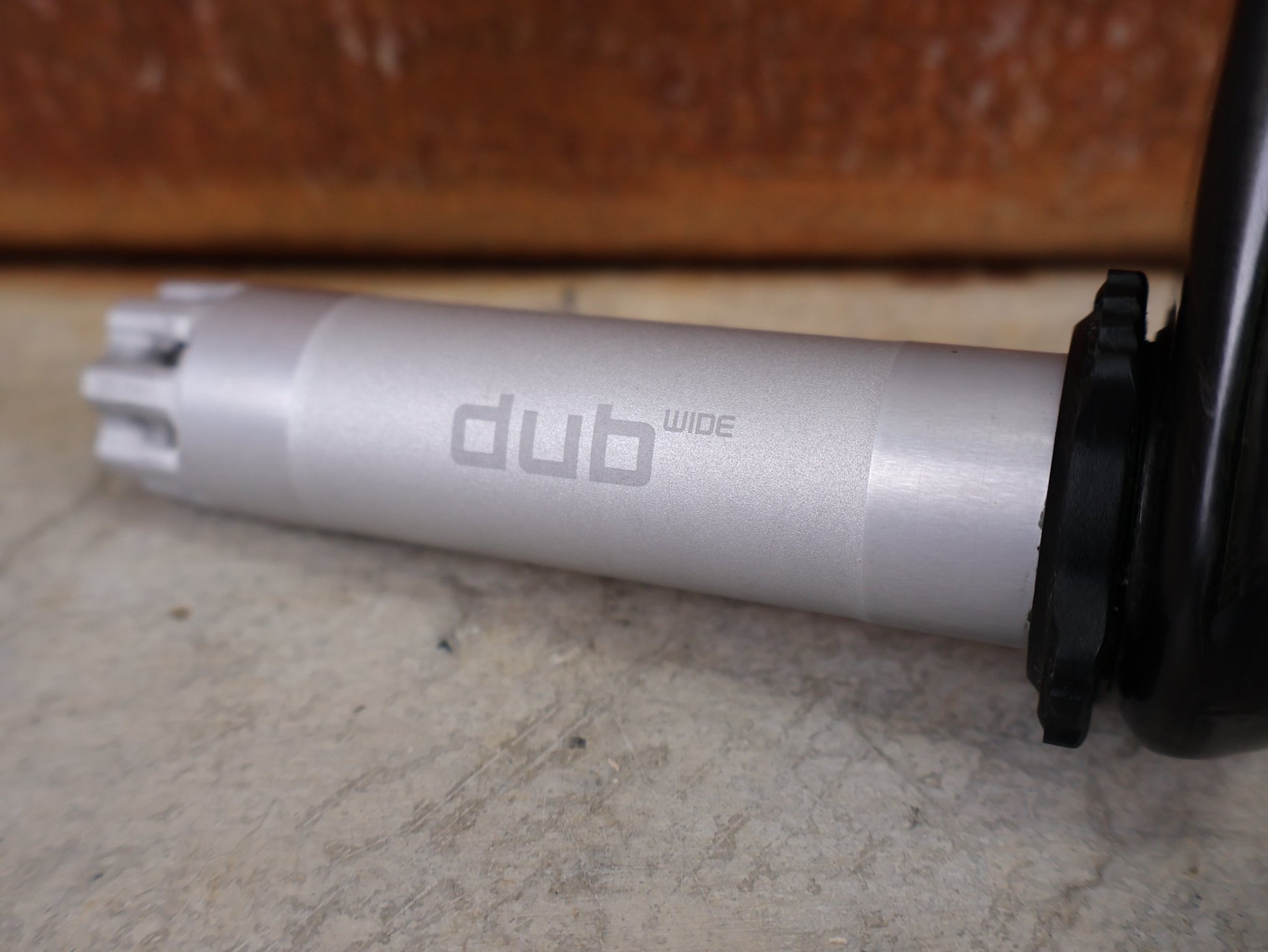 Kurbel von Sram, SRAM RED XPLR KURBEL / CARBON – DUB – WIDE – E1 – SCHWARZ – 170 MM vor USEDBIKES - OB.DE Hintergrund